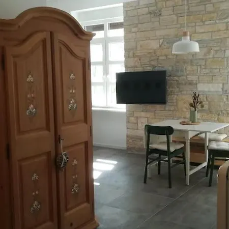 Lovely In The Center * Pula