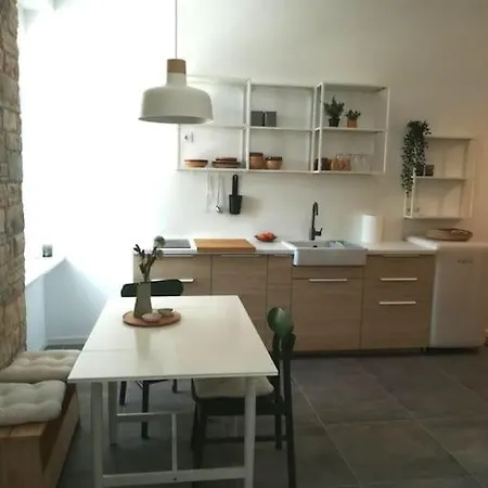 Lovely In The Center Apartment *